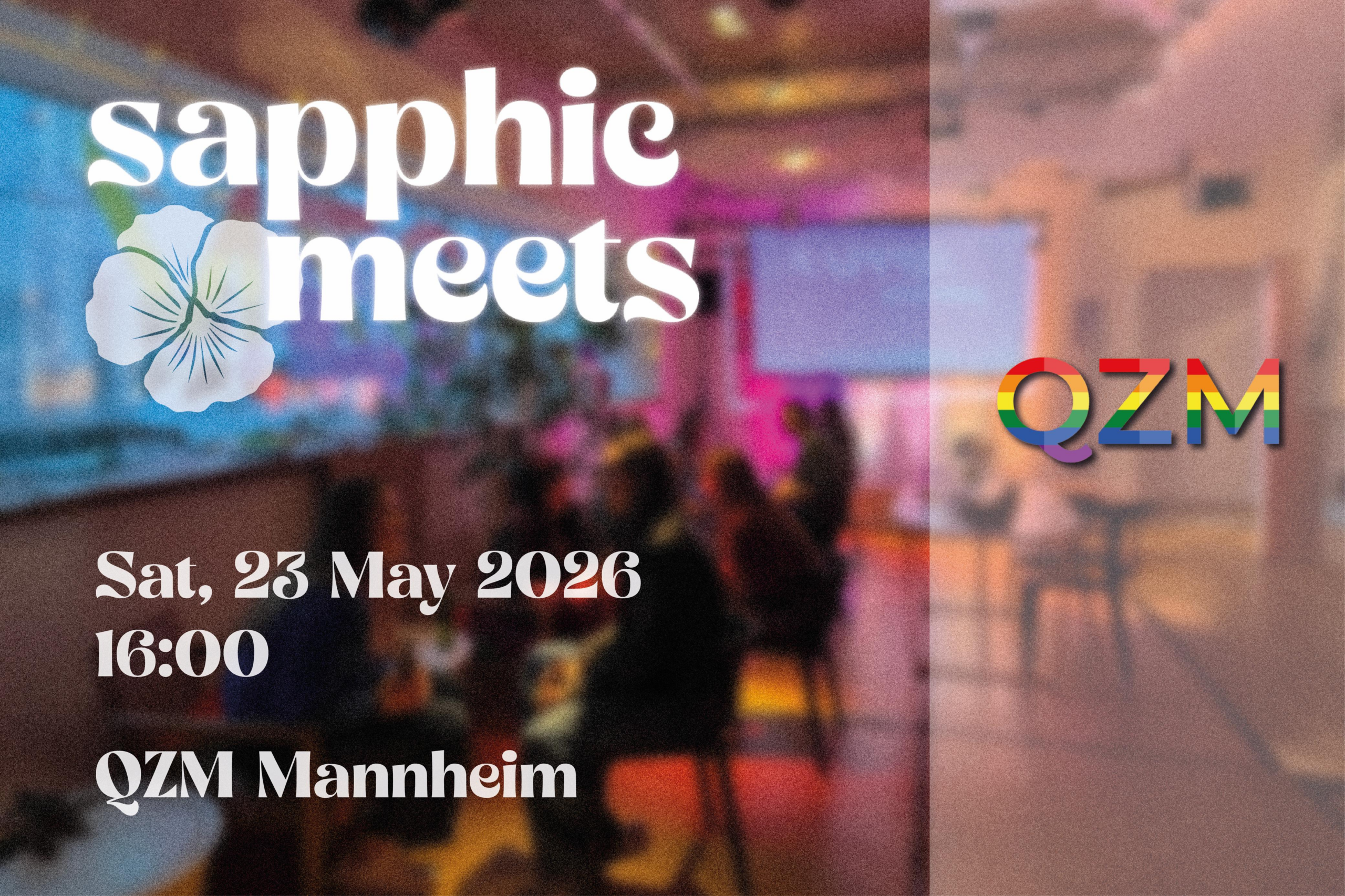 Auf der Graphik steht in großer Schrift "sapphic meets". Im Hintergrund ist ein Foto der Innenräume des QZMs.